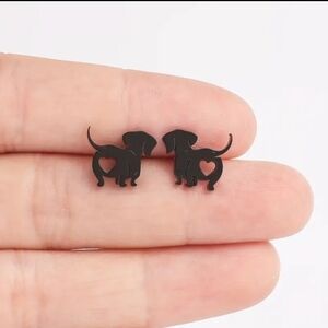18K Gold Plated Dachshund Weiner Dog with Heart, Animal‎ Stud Earrings Black